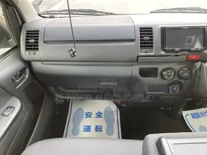 টয়োটা হাইএস ২০২১ সাদা