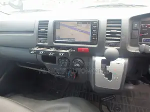 Toyota HiAce 2021 সিলভার