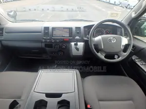 Toyota HiAce 2021 সিলভার