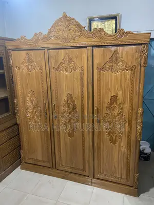 আধুনিক মডেলের সেগুন কাঠের আলমারি