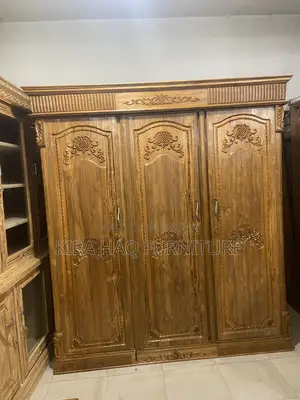 বিদেশি মডেলের আলমারি