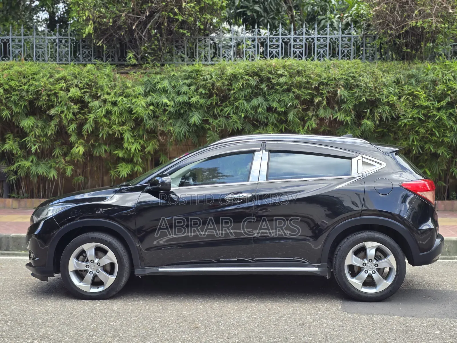 New Honda HR-V 4-door SUV (1.5L 4-cylinder CVT) 2016 Black