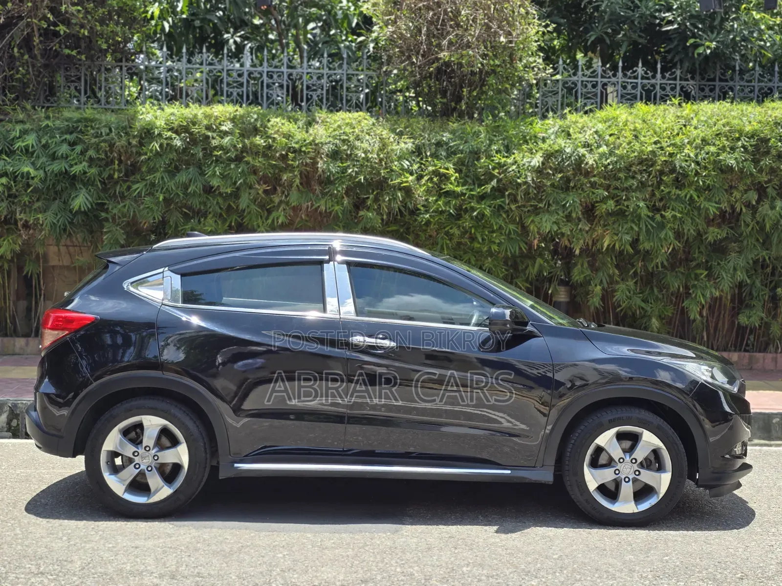 New Honda HR-V 4-door SUV (1.5L 4-cylinder CVT) 2016 Black
