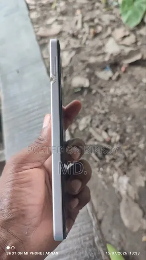 Vivo Y04 64 GB Gold