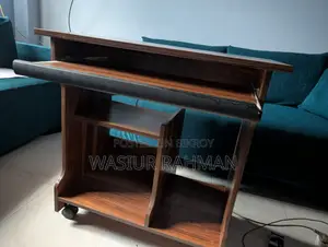 কম্পিউটার ডেস্ক