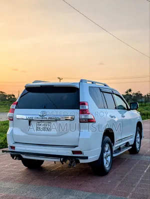 Toyota Land Cruiser Prado 2012 Pearl