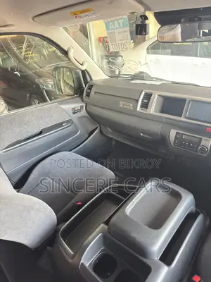 টয়োটা হাইএস ২০২১ সিলভার
