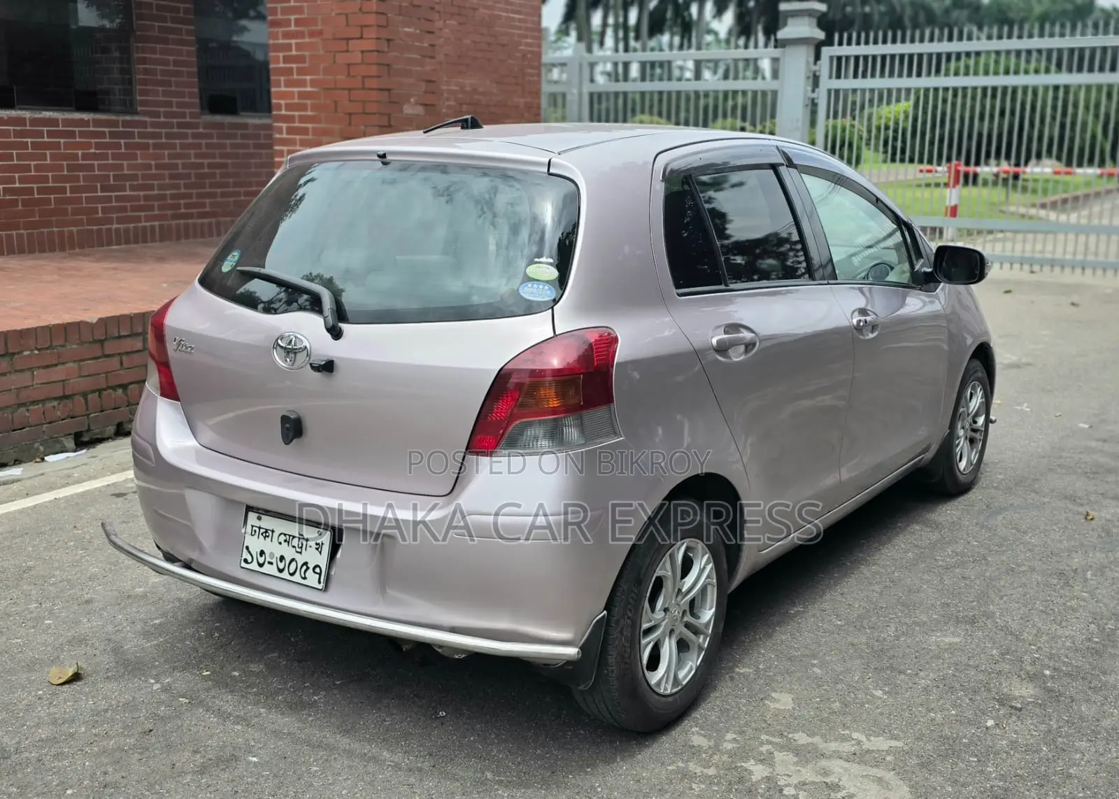 Toyota Vitz 2010 Pink