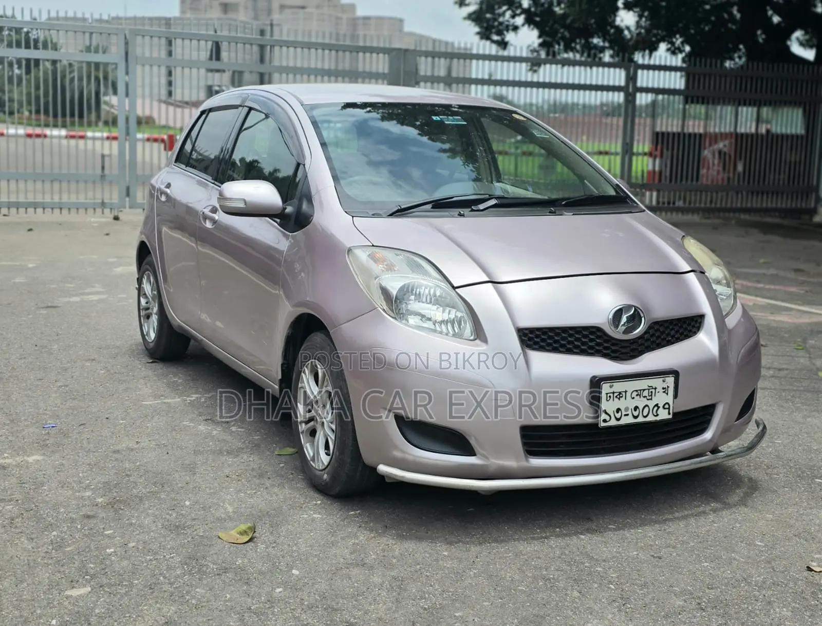Toyota Vitz 2010 Pink