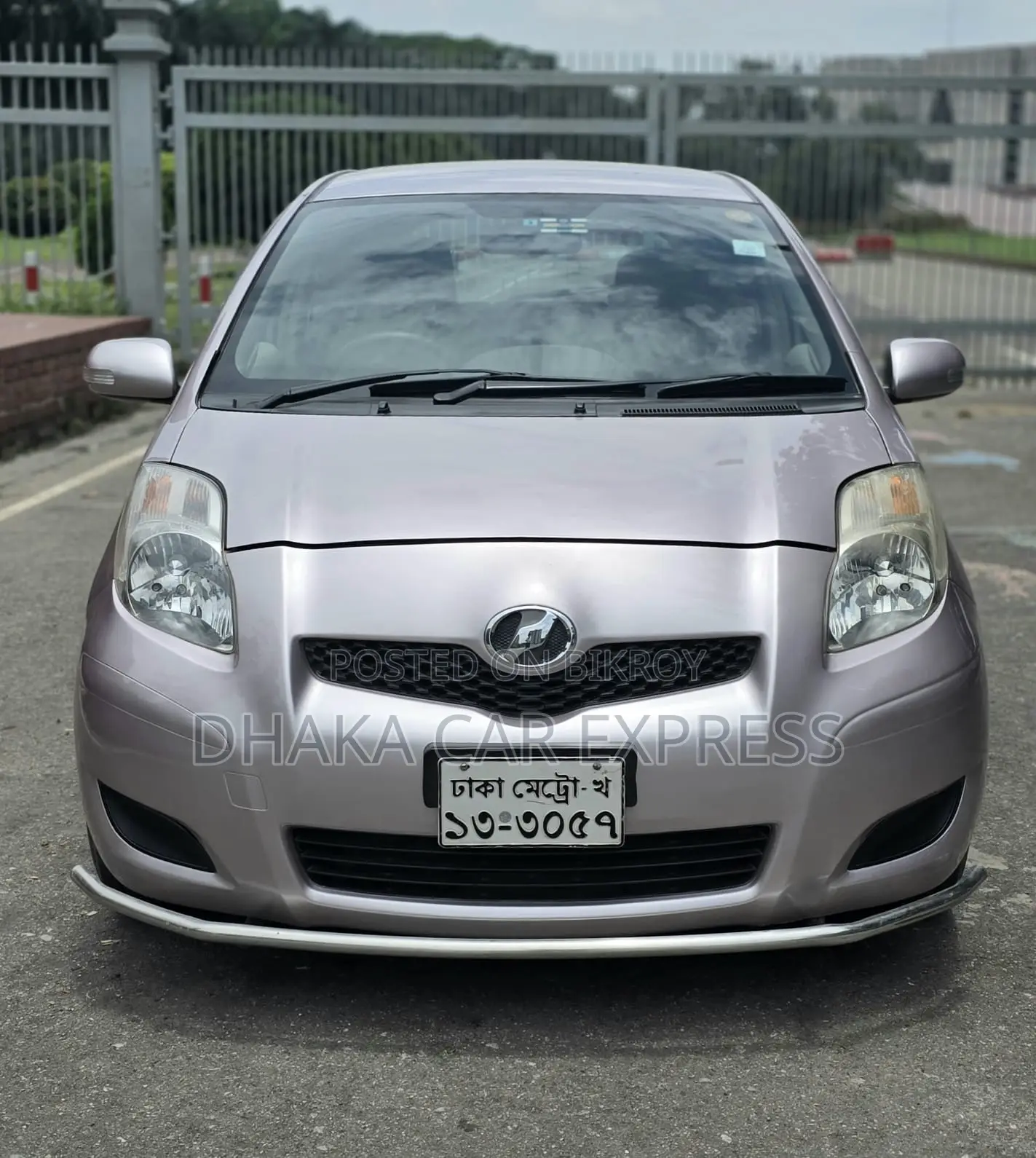 Toyota Vitz 2010 Pink