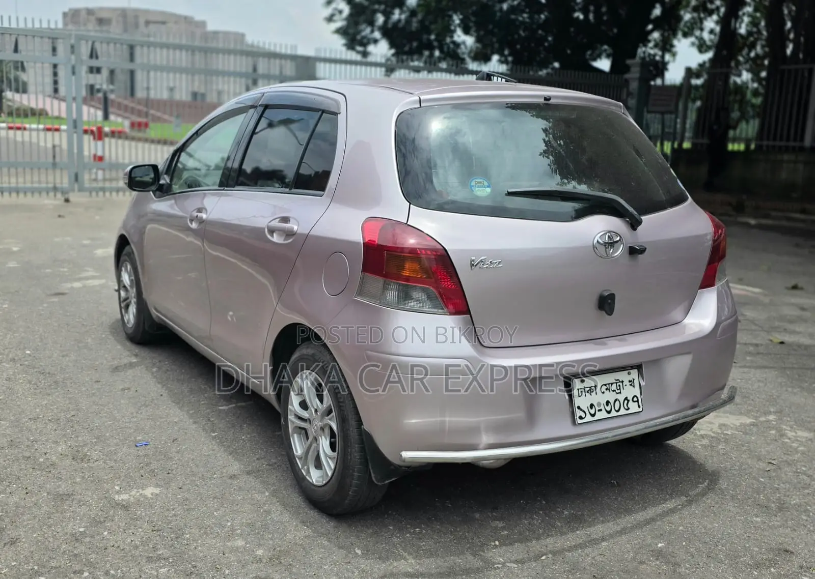 Toyota Vitz 2010 Pink