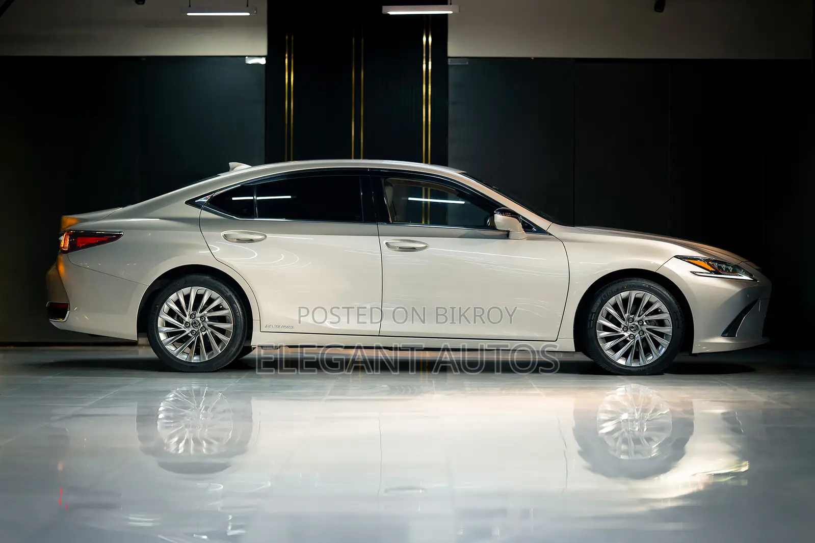 Lexus ES 300h Ultra Luxury 2020 Beige