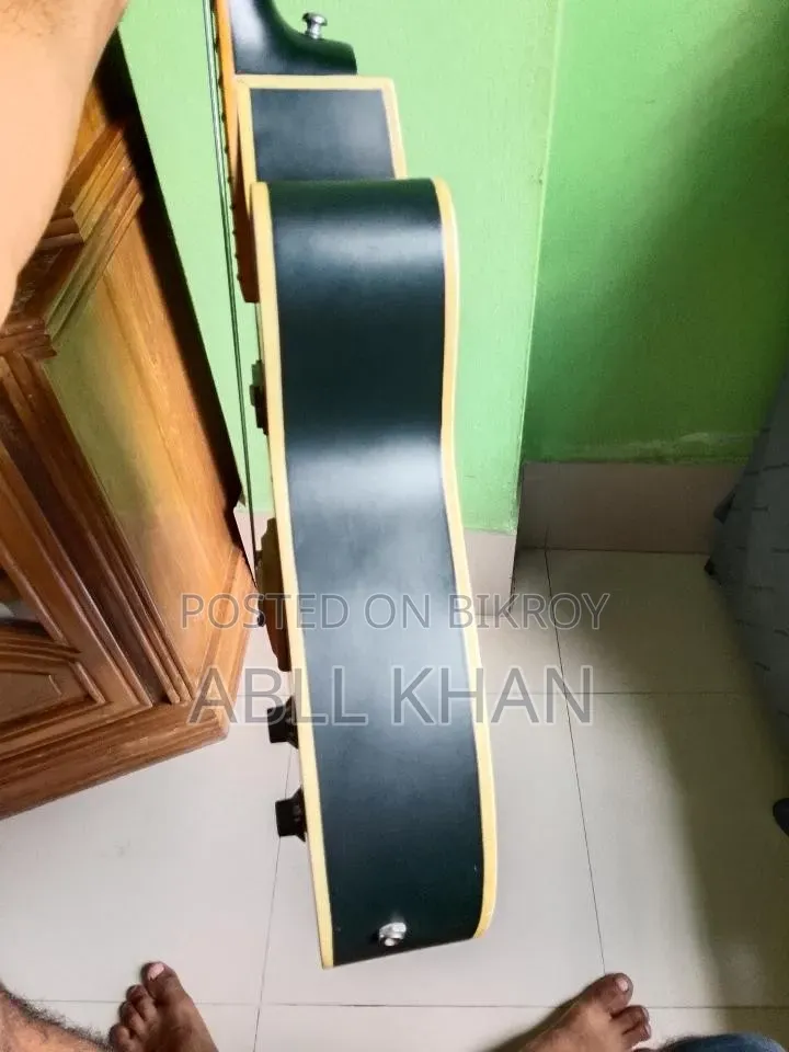 Acoustic Cutaway Guitar