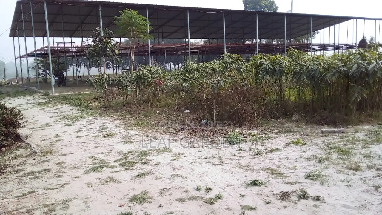 ফার্ম করার স্থাপনাসহ জমি বিক্রয়