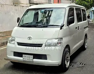 টয়োটা নোয়াহ ২০১৭ হোয়াইট