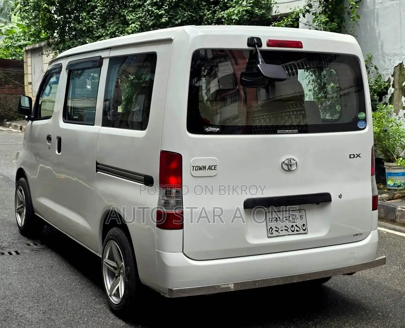 টয়োটা নোয়াহ ২০১৭ হোয়াইট