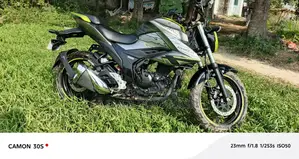 সুজুকি গিক্সার ২০২৫ সবুজ