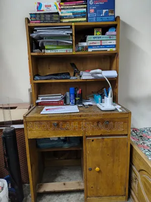 স্টাডি টেবিল