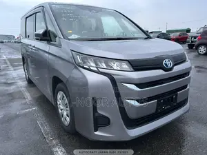Toyota Noah 2022 Silver