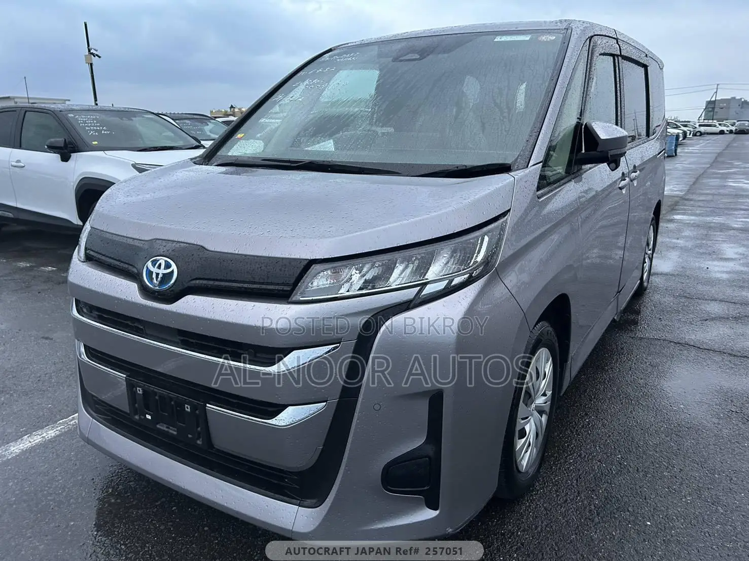 Toyota Noah 2022 Silver