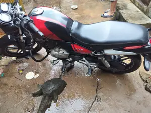 Bajaj V15 2017 Red