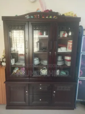 একটি শোকেস বিক্রয