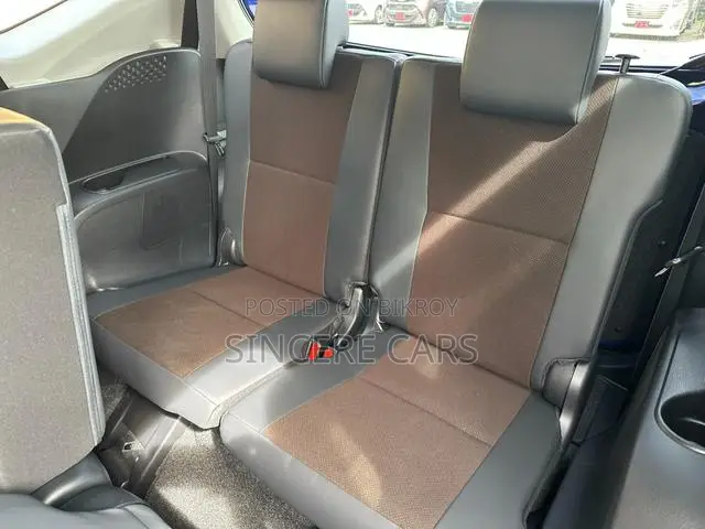 টয়োটা সিয়েন্টা ২০২১ ব্লু