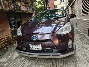 Toyota Aqua 2014 Maroon