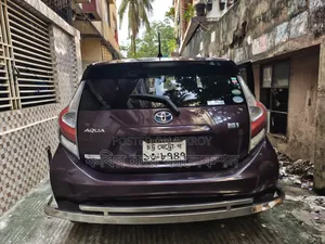 Toyota Aqua 2014 Maroon
