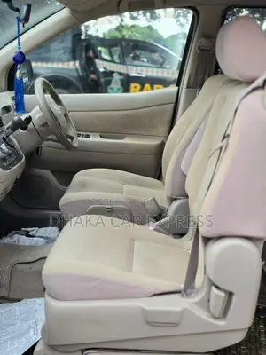 Toyota Raum 2011
