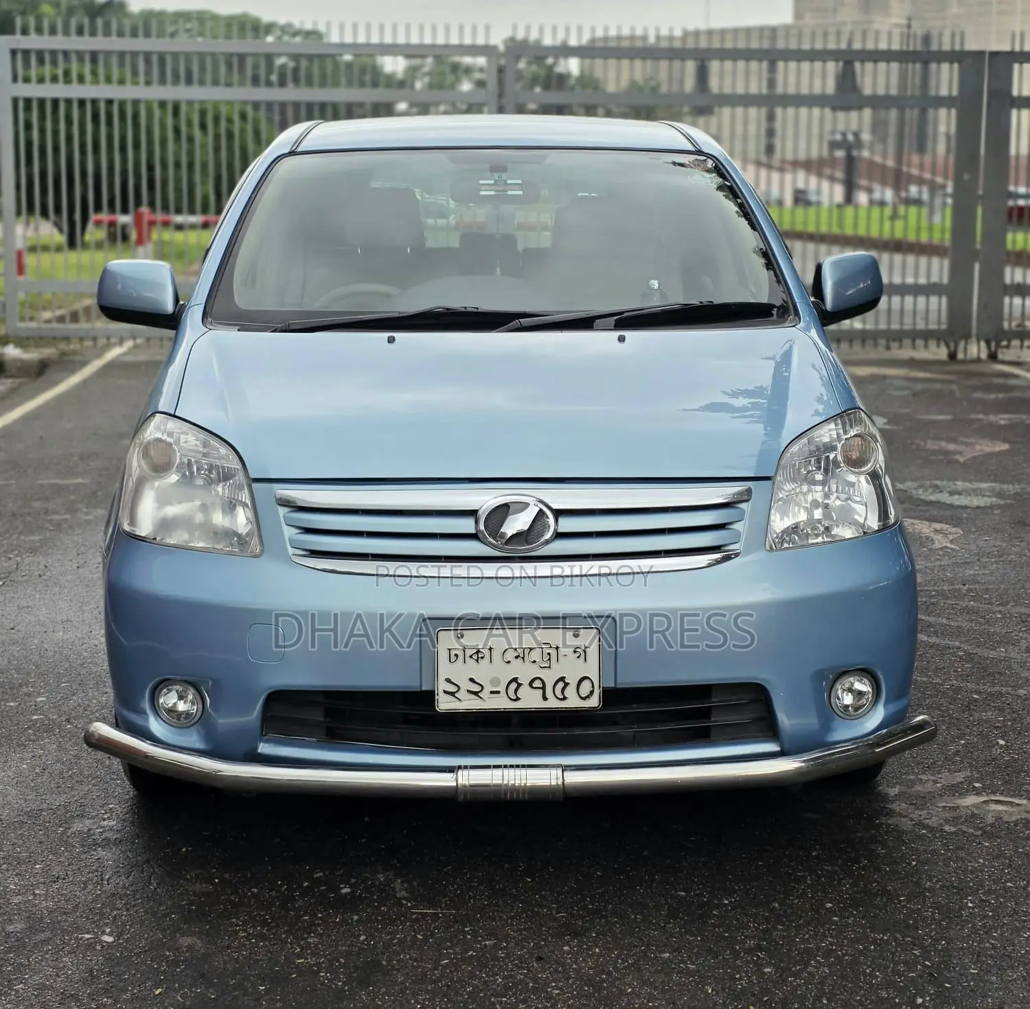Toyota Raum 2011