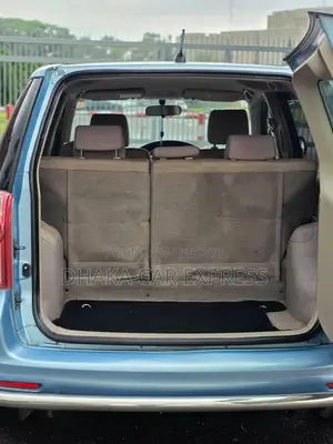Toyota Raum 2011