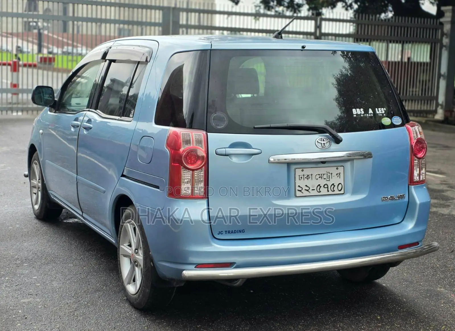 Toyota Raum 2011