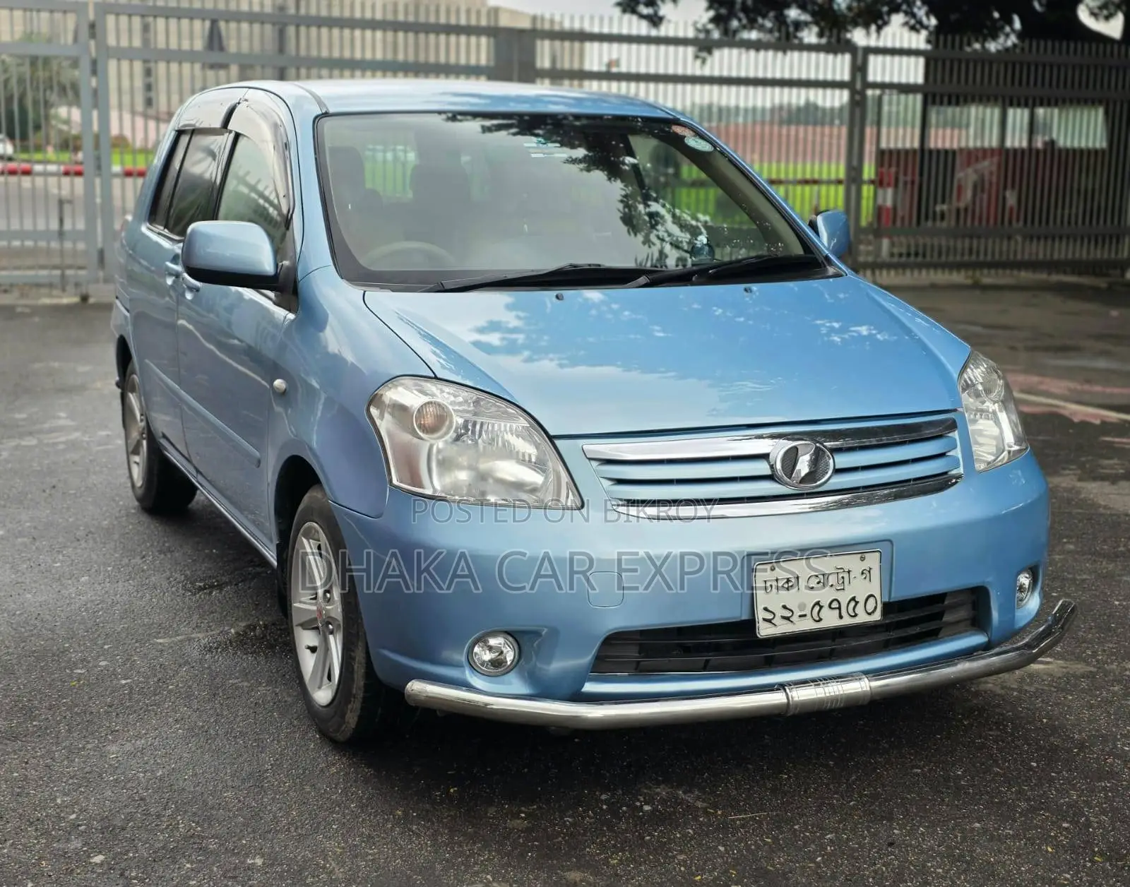 Toyota Raum 2011