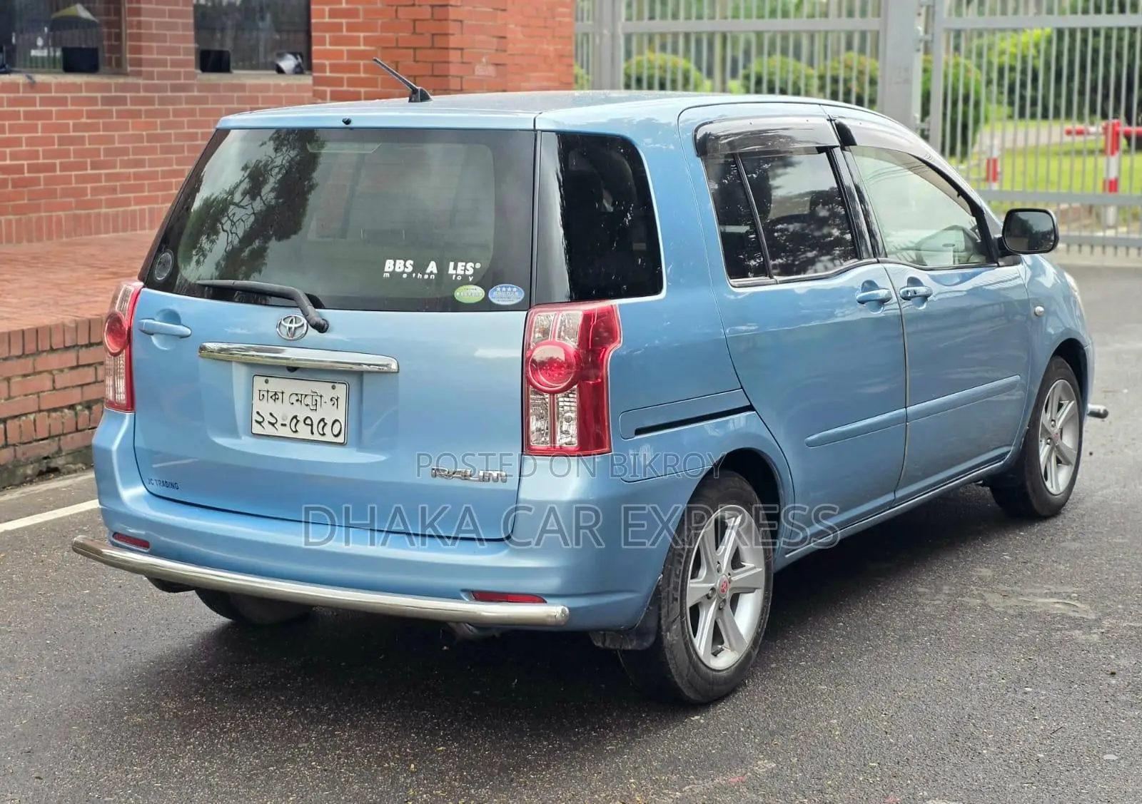 Toyota Raum 2011