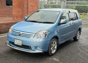 Toyota Raum 2011