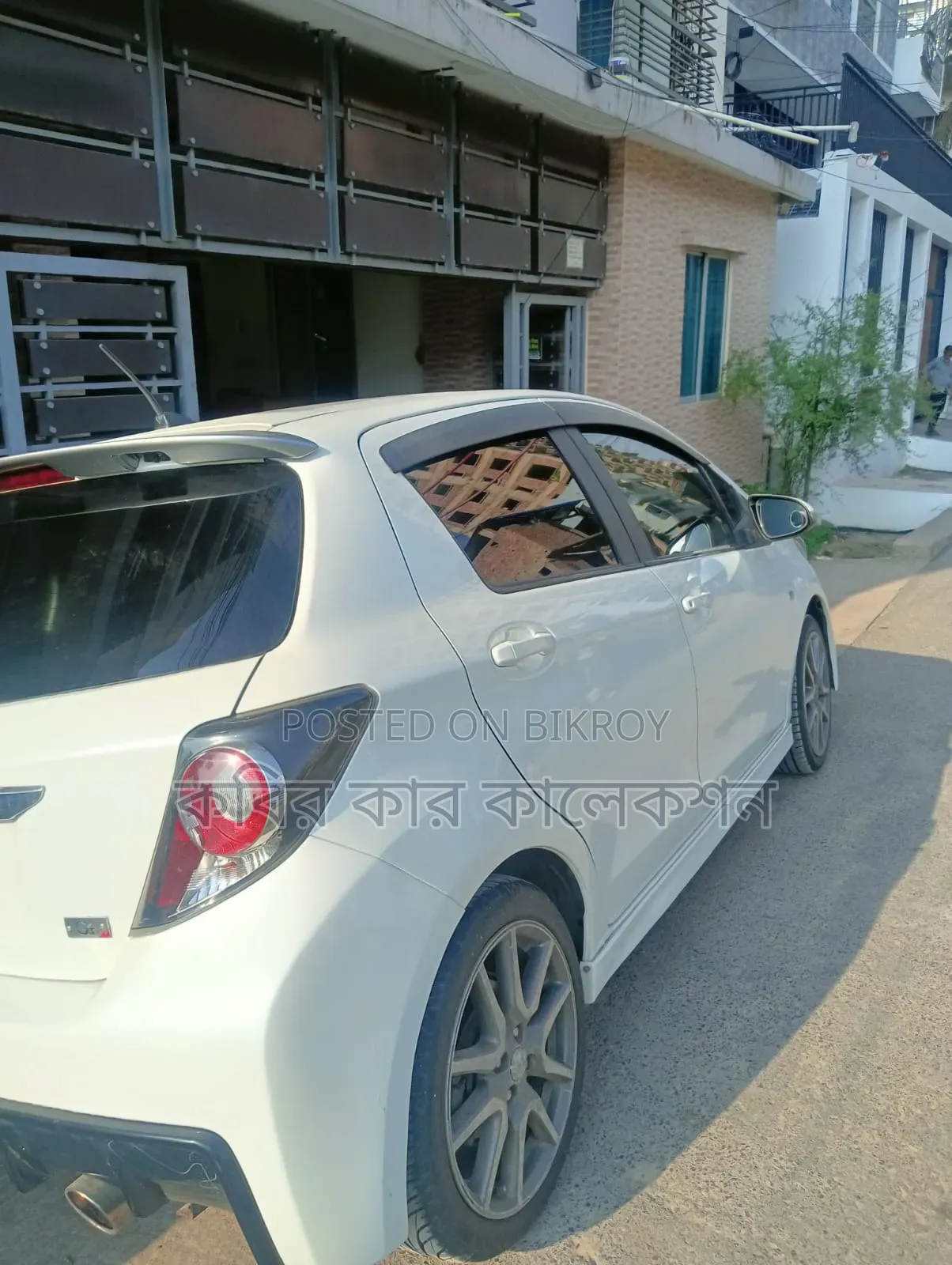 Toyota Vitz 2012 Pearl