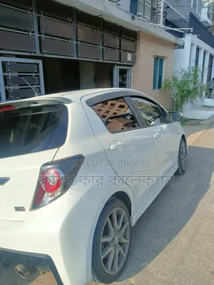 Toyota Vitz 2012 Pearl