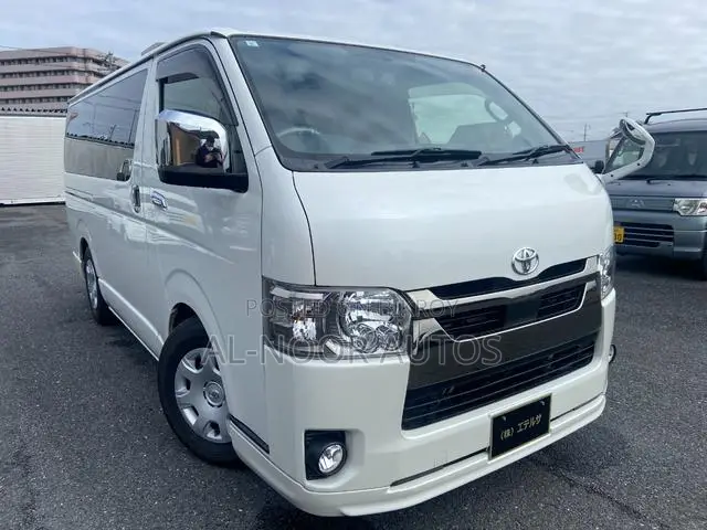 Toyota HiAce 2022