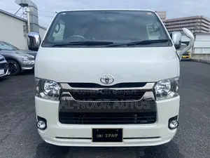 Toyota HiAce 2022
