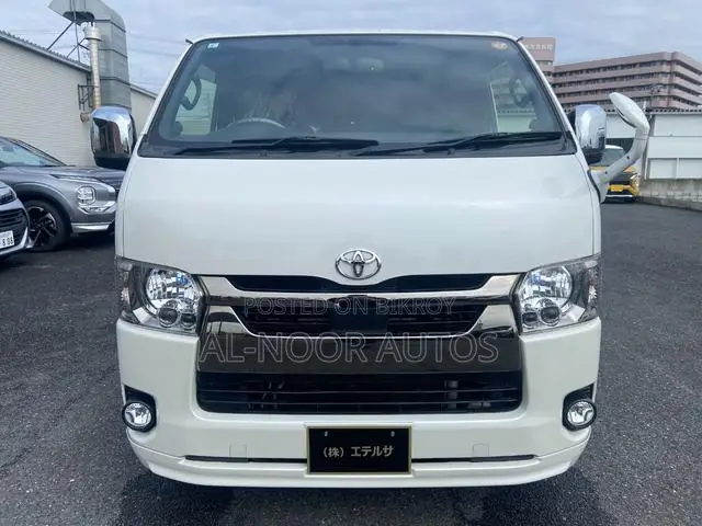 Toyota HiAce 2022