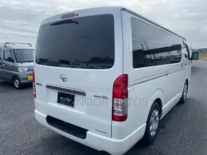 Toyota HiAce 2022