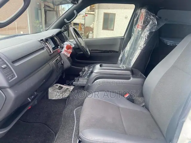 Toyota HiAce 2022