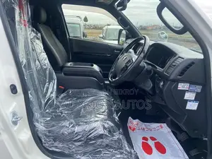 Toyota HiAce 2022