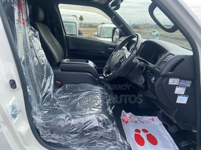 Toyota HiAce 2022
