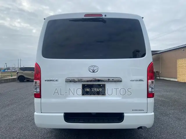 Toyota HiAce 2022
