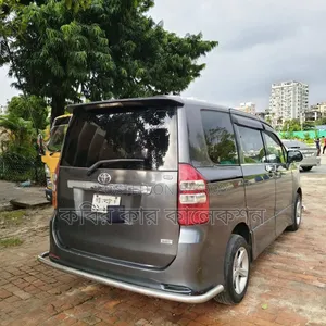 Toyota Noah 2010 Gray
