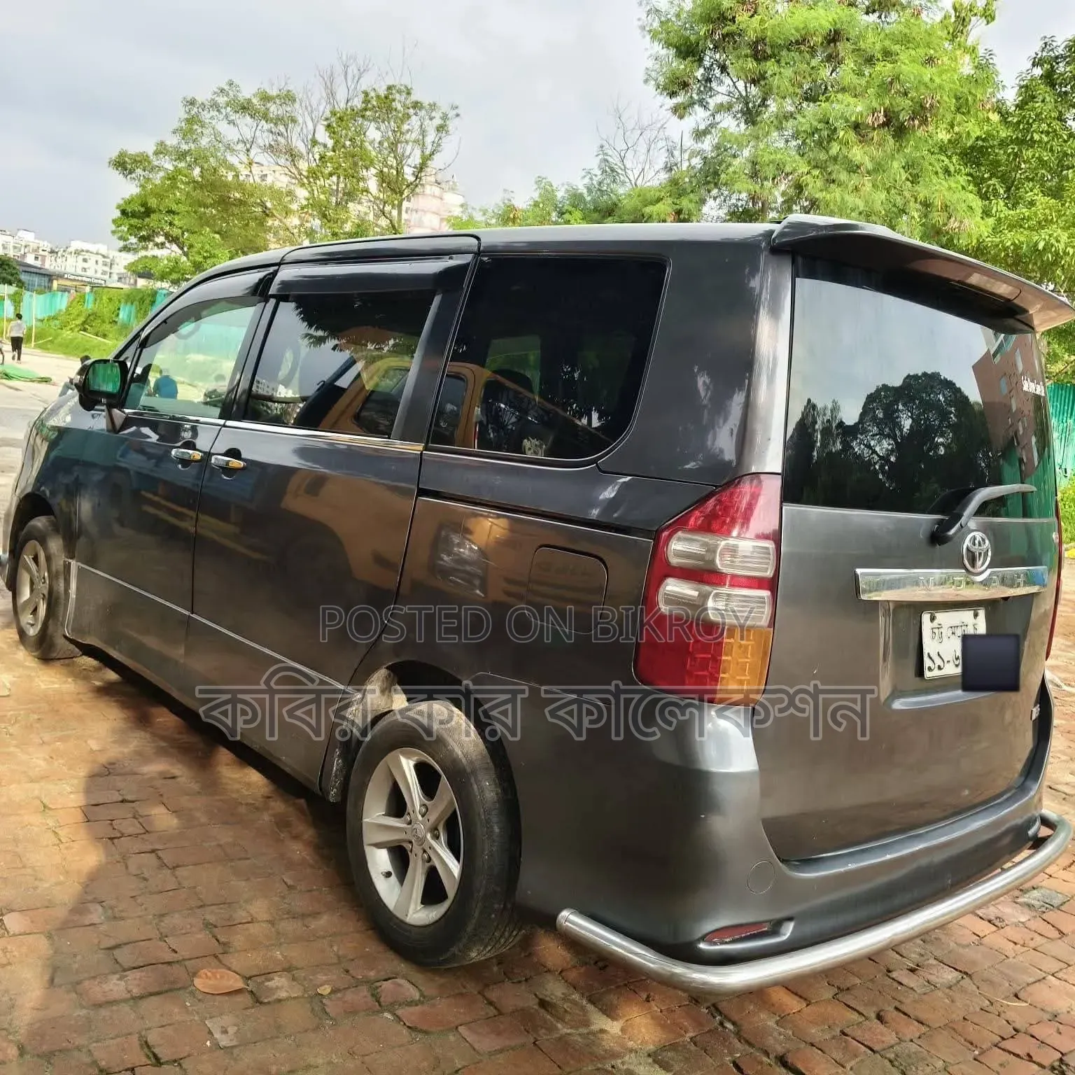 Toyota Noah 2010 Gray