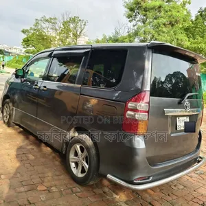 Toyota Noah 2010 Gray