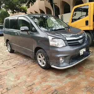 Toyota Noah 2010 Gray